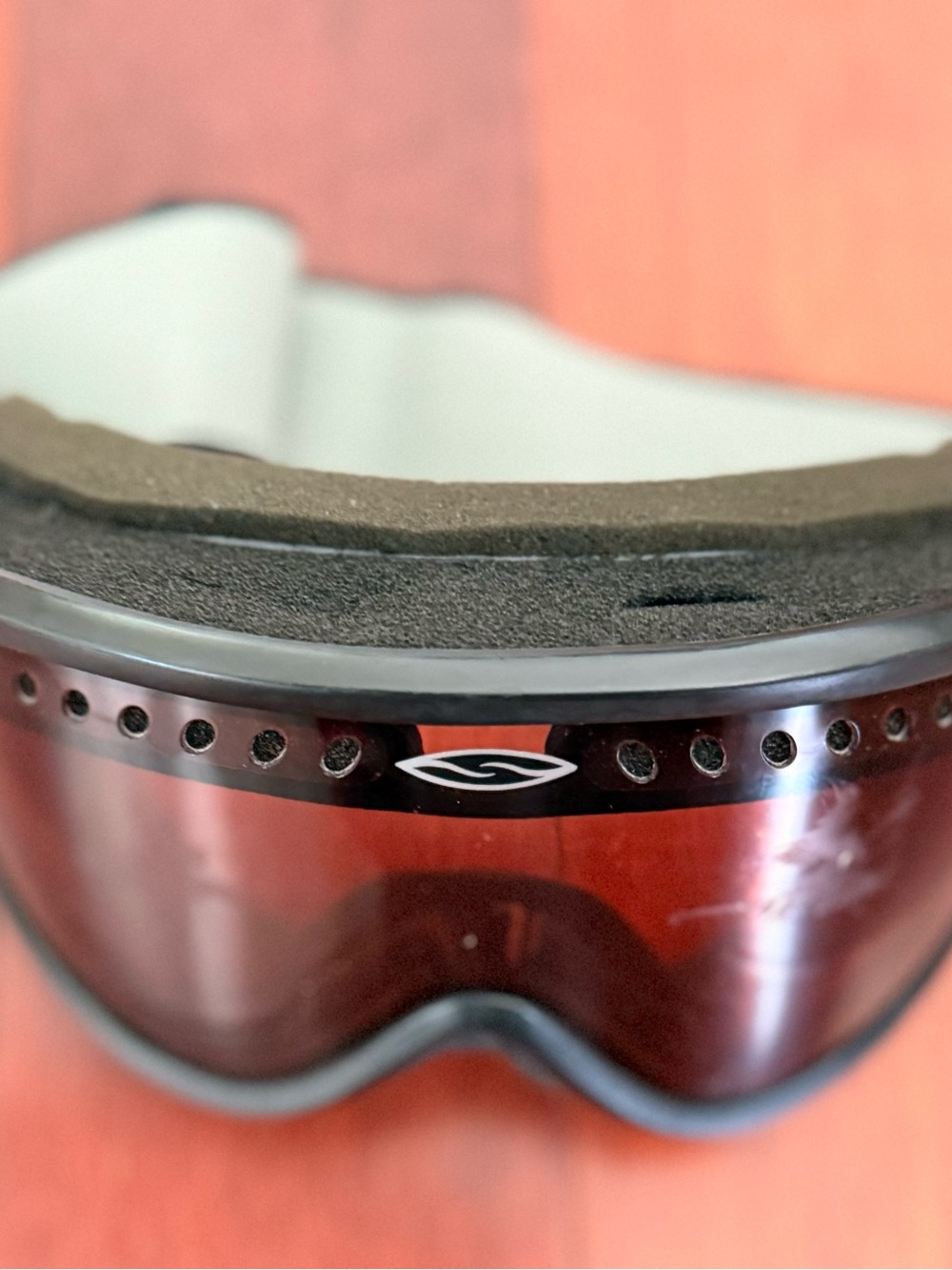 SMITH Goggles with Light Gray and Black Strap
